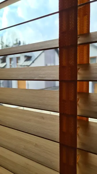 żaluzja bambusowa 50mm – drabinka taśmowa z bliska