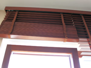 zaluzje drewniane 50mm z montarzem nad wnęką